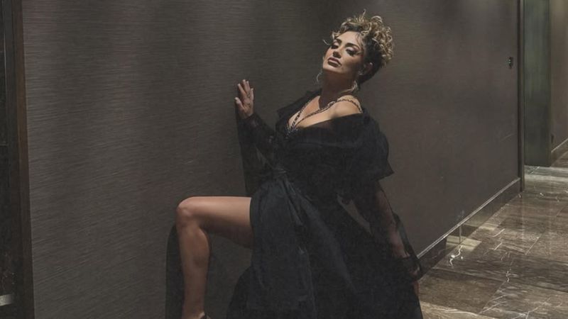 Şarkıcı Dilan Çıtak'tan dekolteli kıyafet yorumu: 