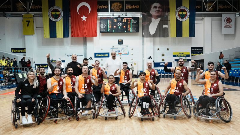 Galatasaray derbide Fenerbahçe'yi mağlup etti