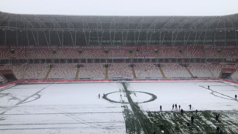 Sivasspor - Kasımpaşa maçının oynanmasına karar verildi