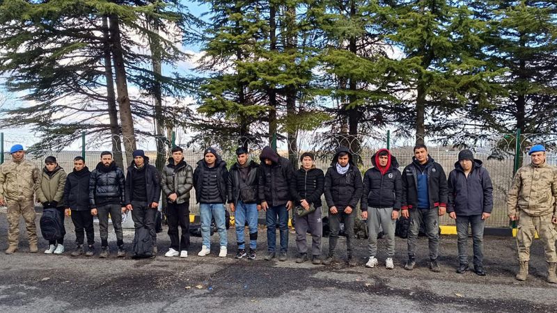 Tekirdağ'da 12 kaçak göçmen yakalandı