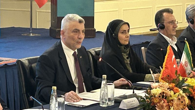 Türk ve İranlı yetkililer 30 milyar dolarlık ticaret hedefi için Tahran'da buluştu