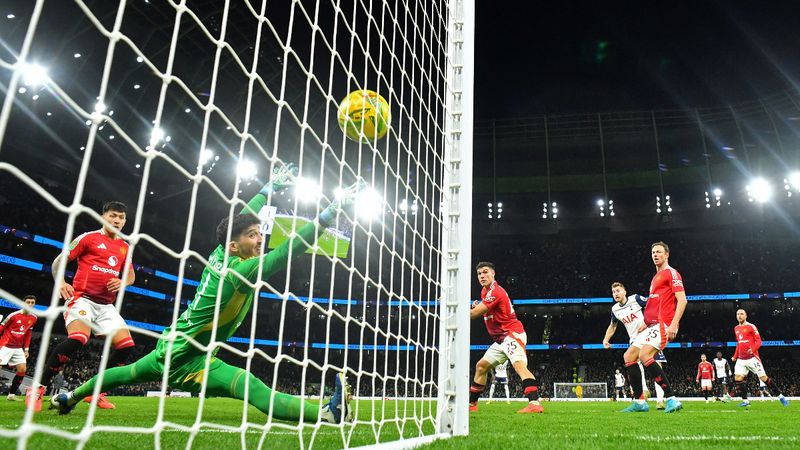 Tottenham, Manchester United'ı yenerek turladı