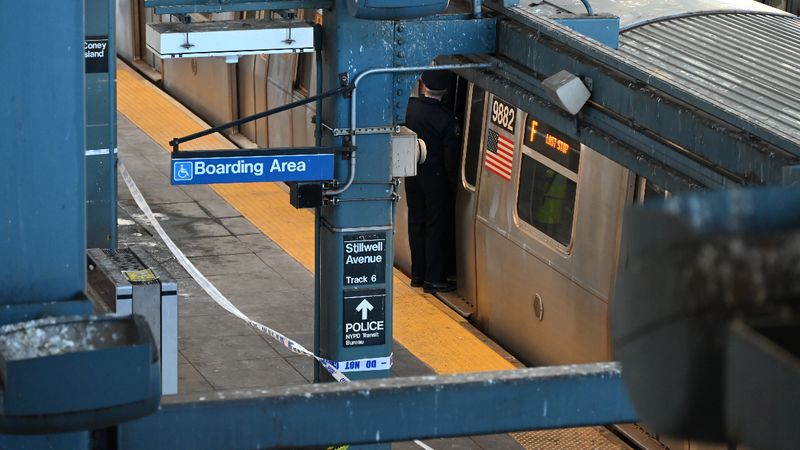 ABD'de metroda uyurken ateşe verilen kadın hayatını kaybetti