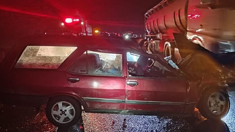 Karabük'te tıra çarpan otomobilde biri ağır 3 kişi yaralandı