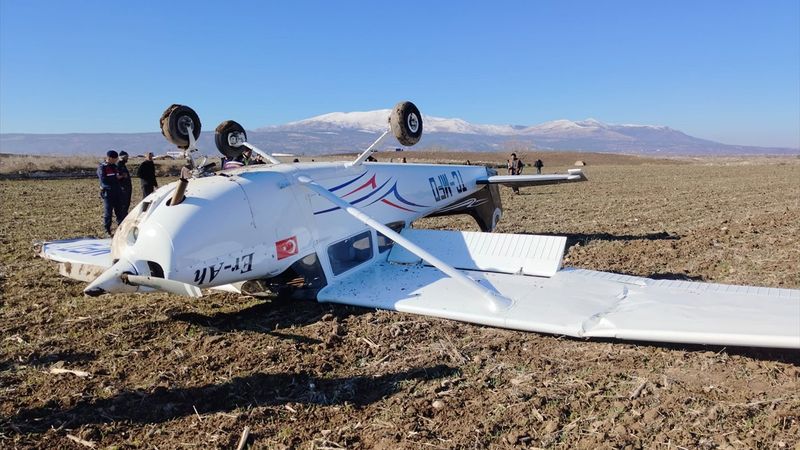 Isparta'dan havalanan eğitim uçağı Denizli'de sert iniş yaptı