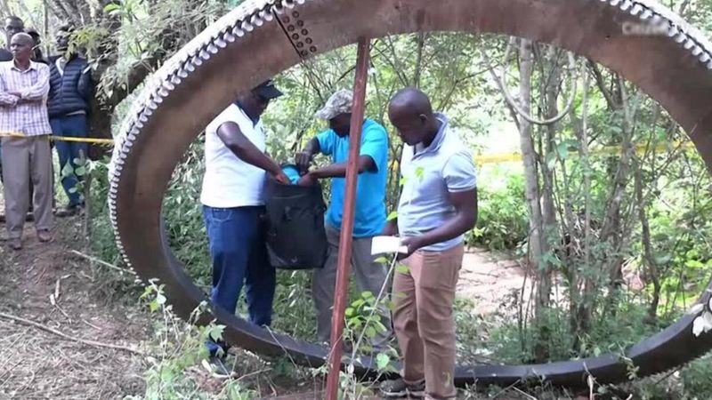 Kenya'ya devasa uzay enkazı düştü