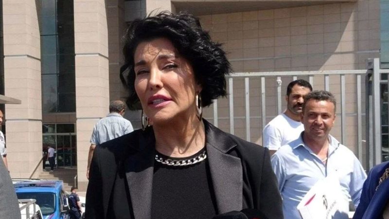 Deniz Akkaya, kontrol için evine gelen polislerden şikayetçi! 