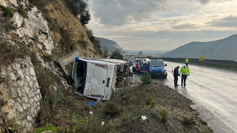 Aydın'da festivale gidenleri taşıyan araç devrildi: 23 yaralı