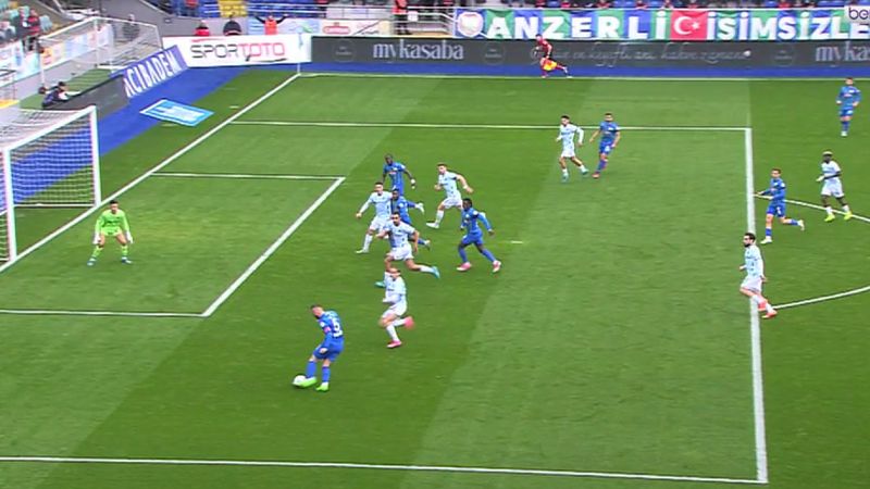 İlginç anlar! VAR önce gol dedi, sonra ofsayt verdi