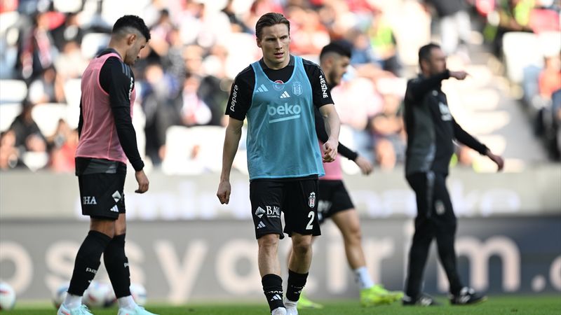 Jonas Svensson ve Emirhan Topçu, maça devam edemedi