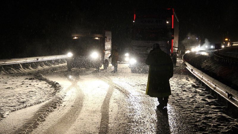 Erzincan'da kar ve tipi etkili oldu