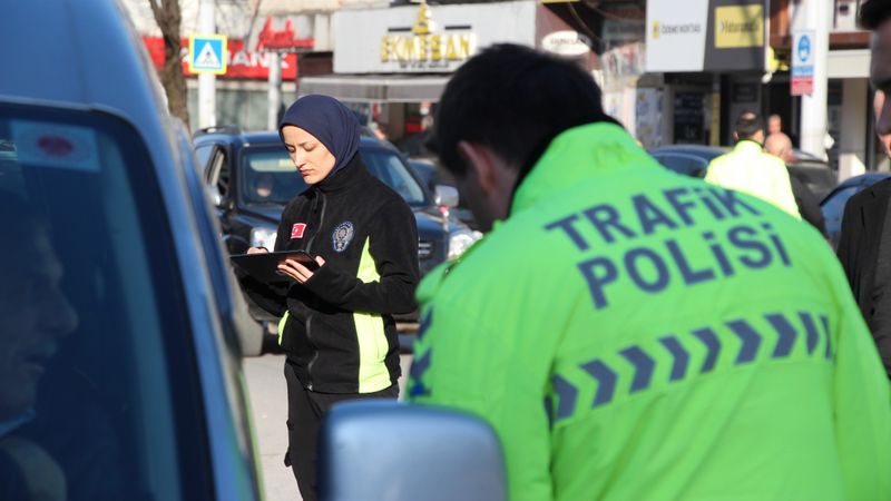 Sakarya'da polis ekiplerinden trafik denetimi