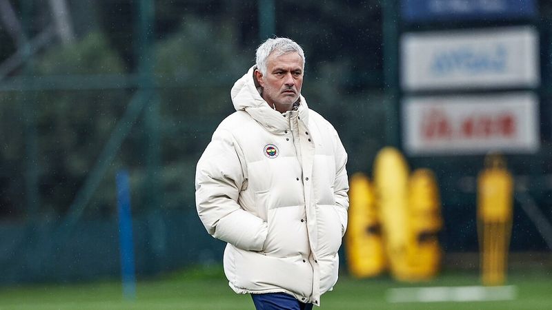 Jose Mourinho'nun zorlu sınavı: Midtjylland kadrosunu kuramıyor