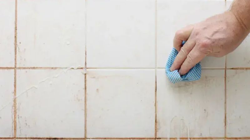 Çamaşır suyundan daha güçlü: Sararmış fayans aralarını ışıl ışıl yapan formül