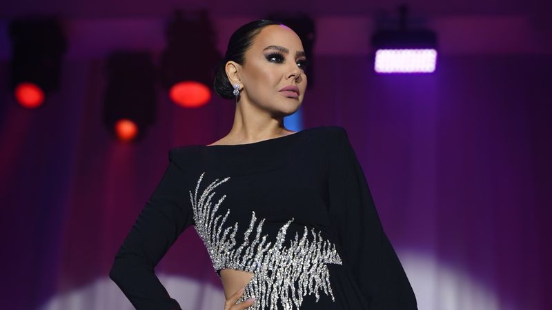 Ebru Gündeş’in 14 Şubat tarifesi! En önden izlemek isteyen sevgililer 100 bin TL verecek!