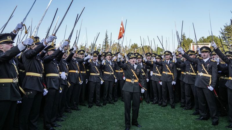 Mustafa Sandal, ihraç teğmenin mesajını paylaştı: Gözlerim doldu