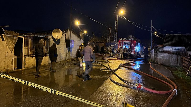 İstanbul'daki bir gecekonduda yangın çıktı