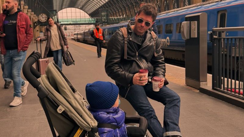 Kıvanç Tatlıtuğ’dan Kurt Efe'li yeni poz! Fotoğraf sosyal medyaya damga vurdu