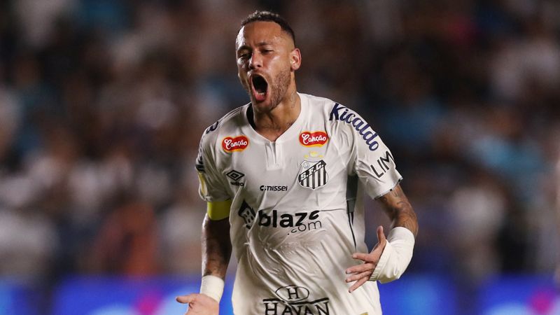 Neymar, Santos'la sahalara geri döndü