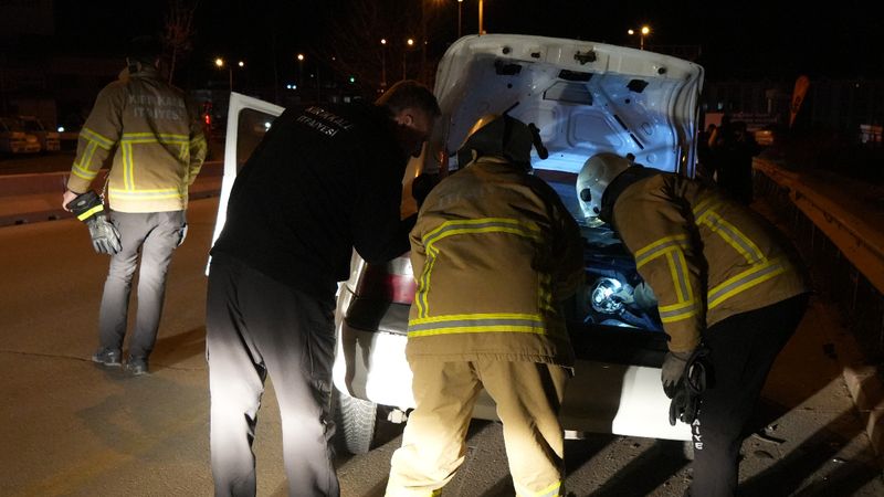 Kırıkkale'de LPG'li otomobil bariyerlere çarptı: 4 yaralı