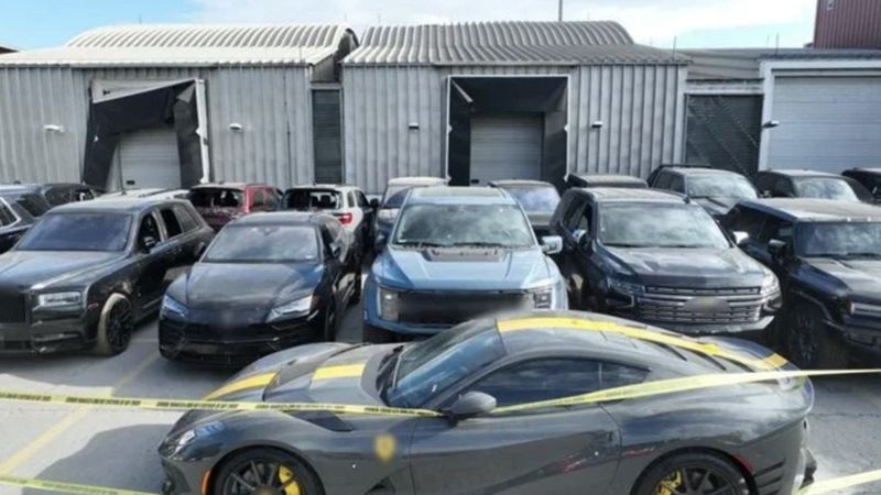 Mersin Limanı’nda 24 adet lüks araç ele geçirildi