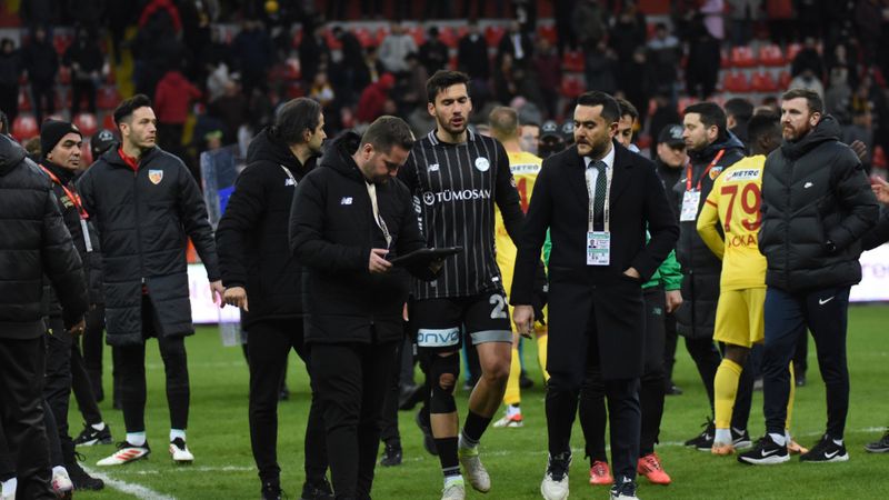 Kayserispor - Konyaspor maçı sonunda hakeme tepki!