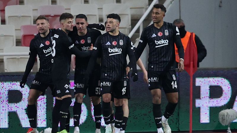 Beşiktaş, Sivasspor'u iki golle geçti