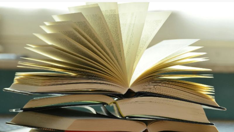 10 Şubat 2025 Pazartesi: Raflardaki kitaplar