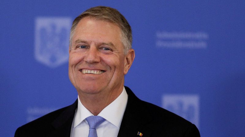 Romanya Cumhurbaşkanı istifasını açıkladı