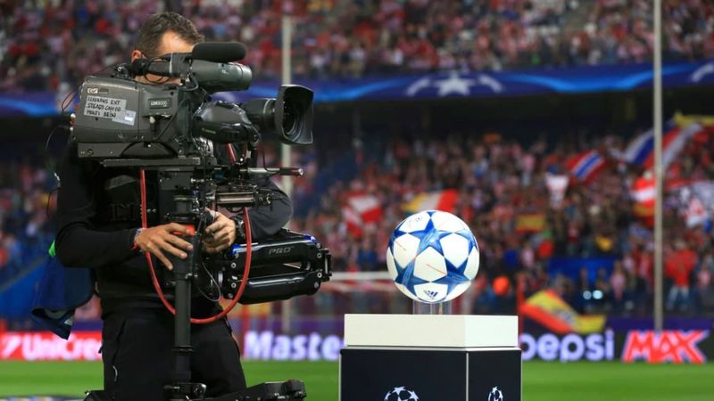 Şampiyonlar Ligi heyecanı TRT'de!  Devler Ligi'nde 2 maç şifresiz yayınlanacak...