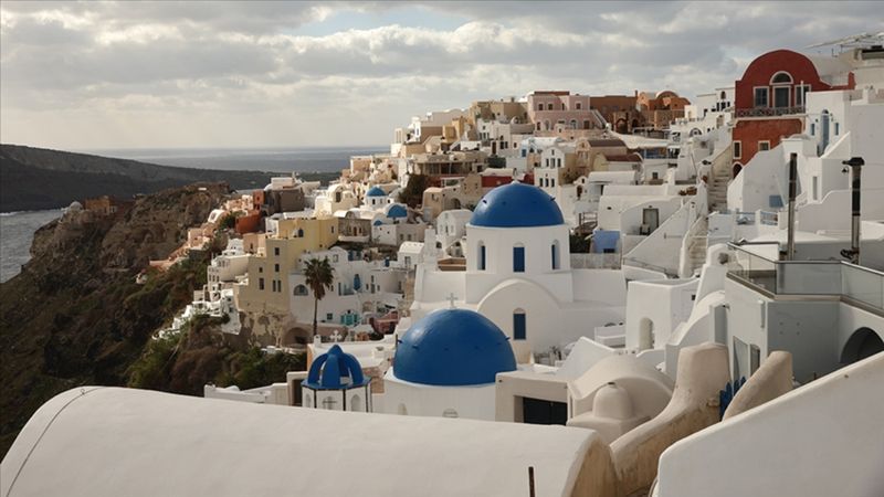 Santorini Adası'nda 5.3 büyüklüğünde deprem