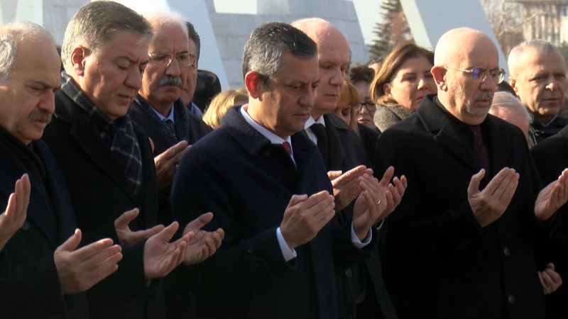 Deniz Baykal, vefatının ikinci yıl dönümünde kabri başında anıldı