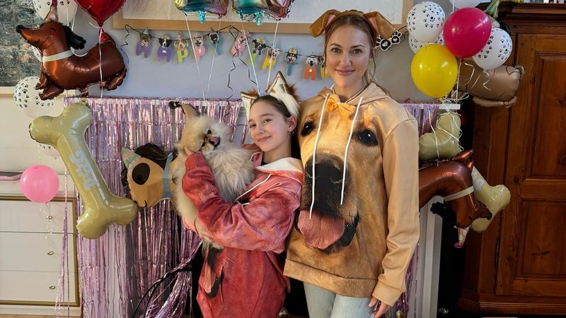 Aynı annesi! Oyuncu Meryem Uzerli'nin kızı Lara büyüdü