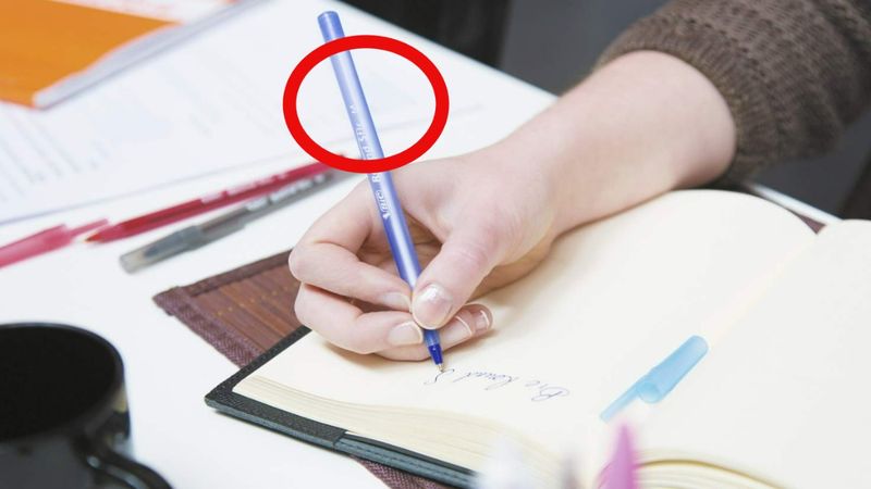 Kalemlerin arkasındaki sıvı bakın işe yarıyormuş...