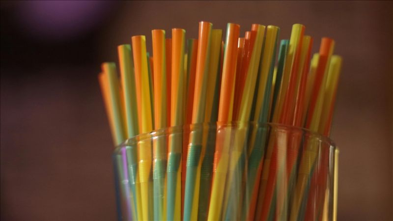 Trump plastik pipet kullanımını teşvik eden kararnameyi imzaladı