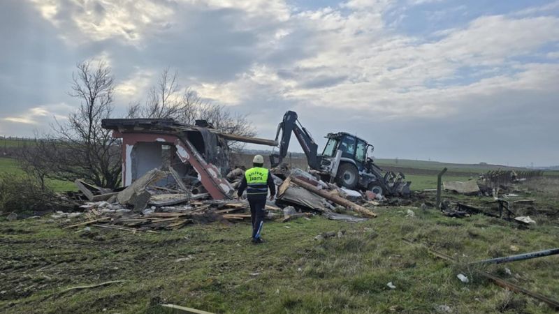 Silivri'de metruk binalar yıkılıyor: 6 bina yıkıldı