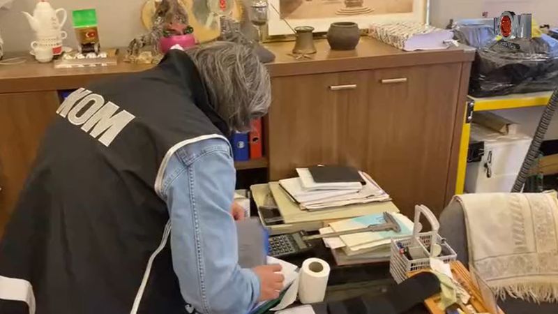 Antalya'da kendilerini memur olarak tanıttılar: 90 milyon TL dolandırdılar