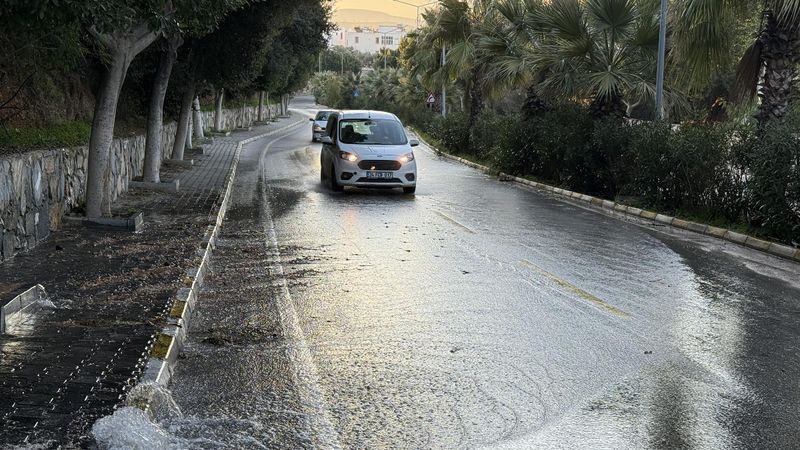 Bodrum'da bir kez daha isale hattı patladı