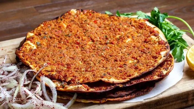 Bakanlık ifşaladı! Lahmacun ve sucuk diye bakın ne yedirmişler