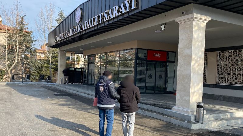 Afyonkarahisar'da göçmen kaçakçılarına operasyon