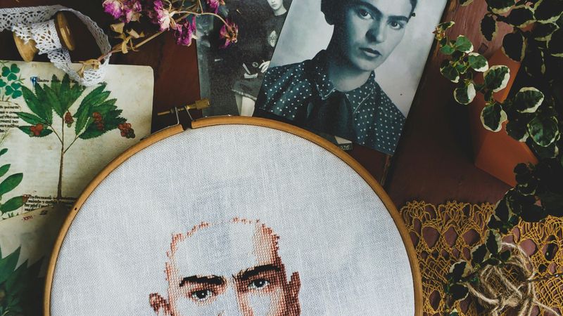 Frida'ın Kanatları kitabında ikonik ressama dair öyküler