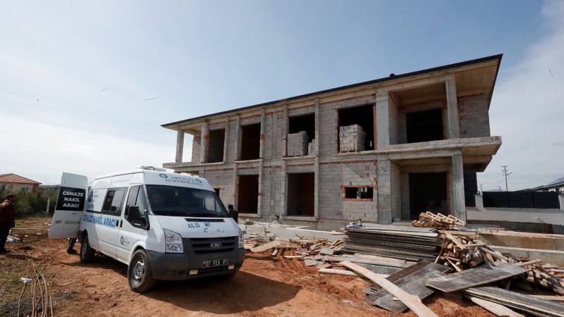 Antalya'da günübirlik çalıştığı inşaat mezarı oldu