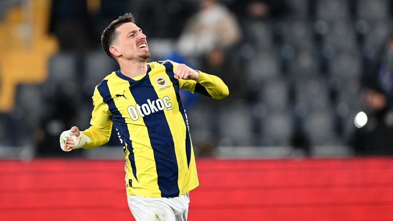 Mert Hakan Yandaş, dalya demeye hazırlanıyor