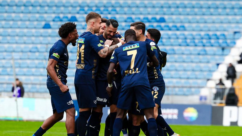 Kasımpaşa'da Burak Yılmaz ve Aytaç Kara Fenerbahçe maçında yok