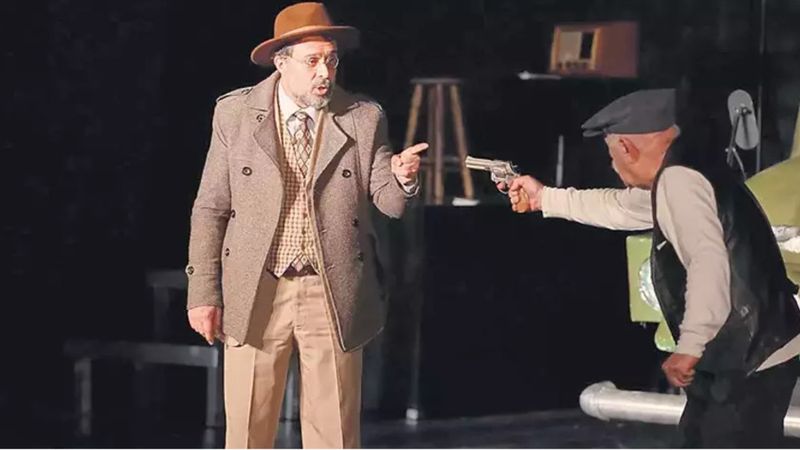 Esrarengiz bir cinayete kurban giden bir yazarı anlatan oyun; Sabahattin: Yol Ötesi