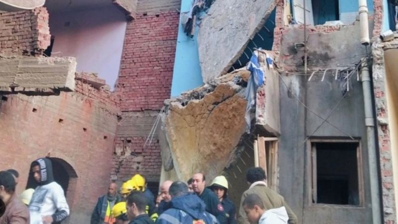 Mısır'da bina çöktü: 10 ölü
