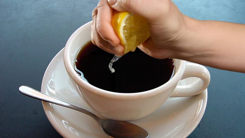 Kahveye birkaç damla sıkın, vücuttaki yağları cayır cayır yakın