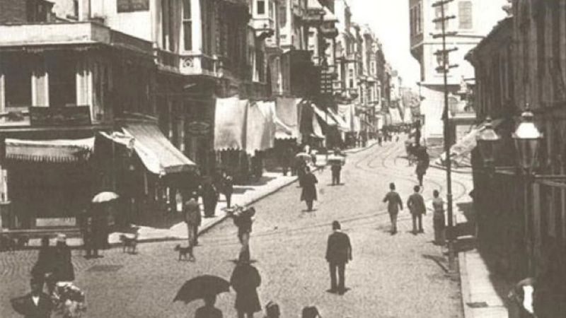 Tanzimat edebiyatındaki Batı özentisi ve buna karşılık özentiyi eleştiren yaklaşımlar