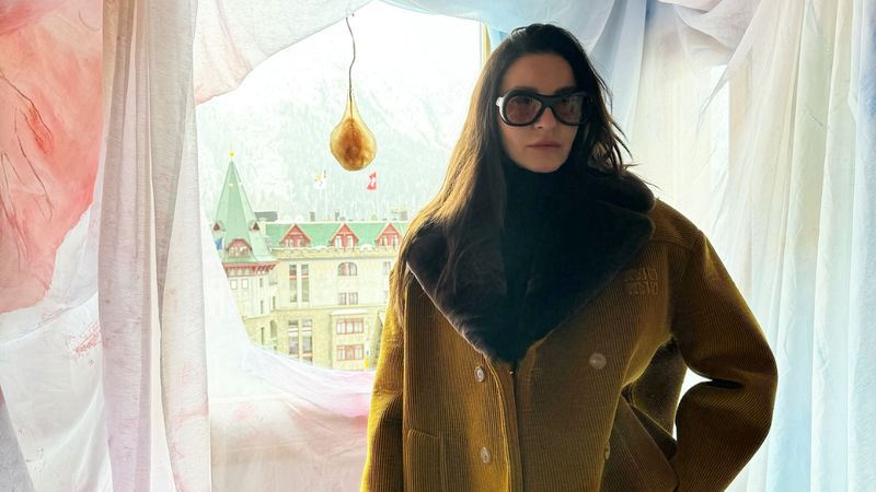 Ece Sükan leopar mayosuyla poz verdi! Takipçileri çok beğendi