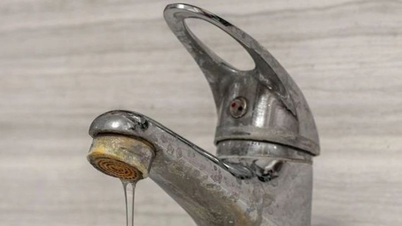 Ne limon ne de karbonat... Musluklardaki kireci tek hamlede söküyor